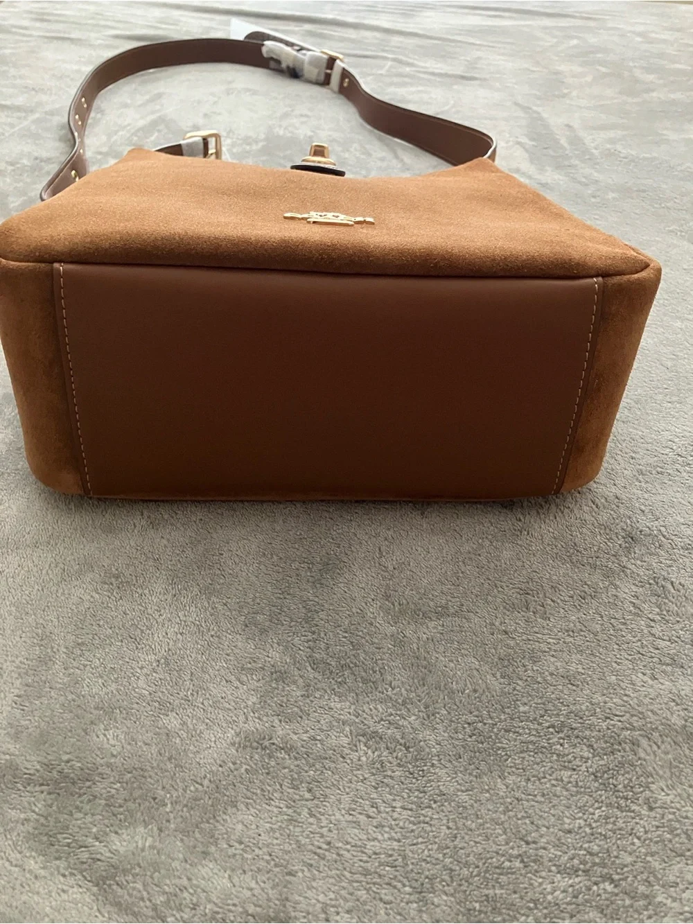 Coach wear turnlock